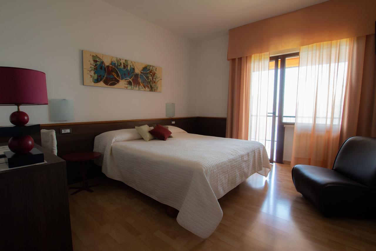 Hotel San Zeno San Zeno di Montagna Kültér fotó